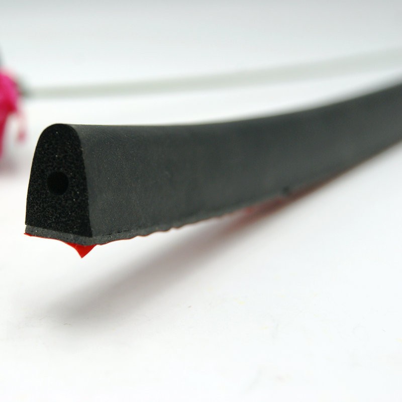 U- 形状のスポンジゴム押出プロファイル